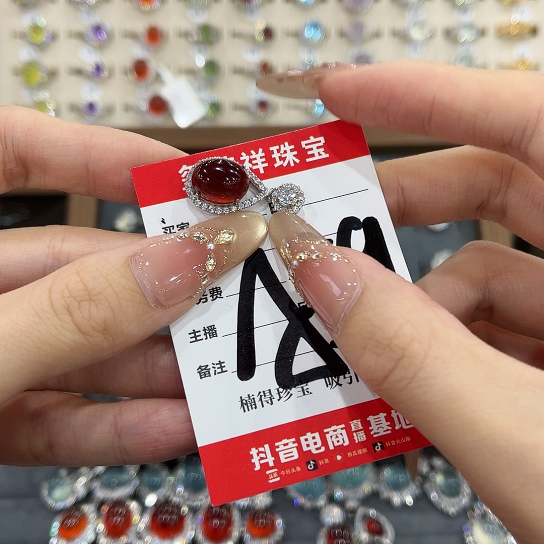 婕****吊坠(不含链)石榴石银S925镶嵌
