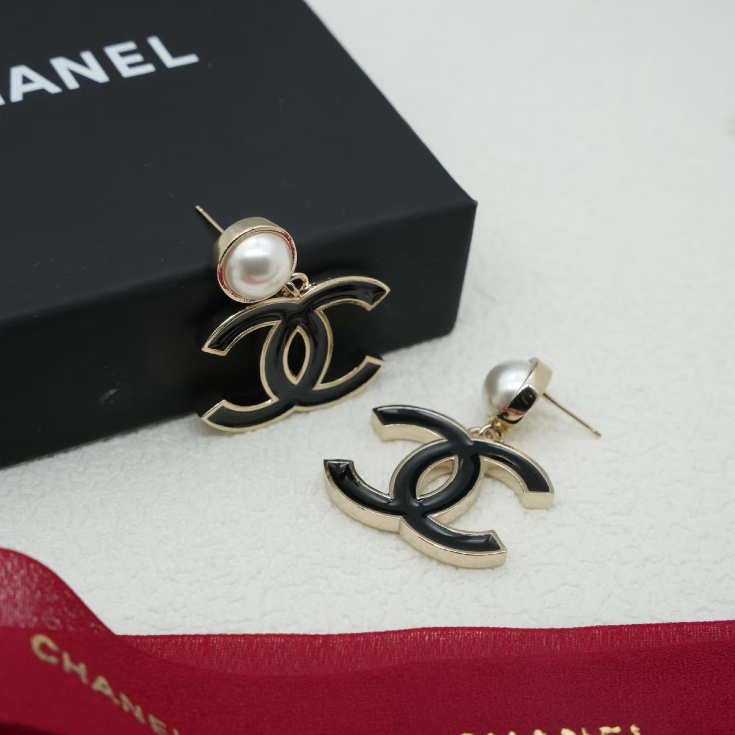 未使用 Chanel/香奈儿 黑珐琅浓金双C 珍珠耳环 25P/AX0353