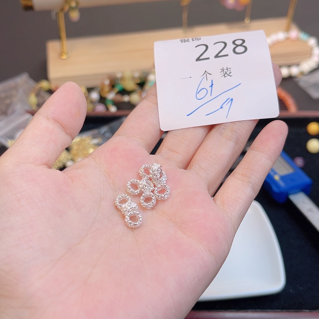 无925银228 。