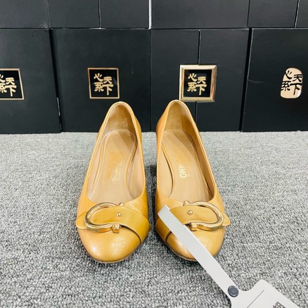 95新 FERRAGAMO/菲拉格慕 菲拉格慕高跟鞋牛皮漆皮37码ysc0718