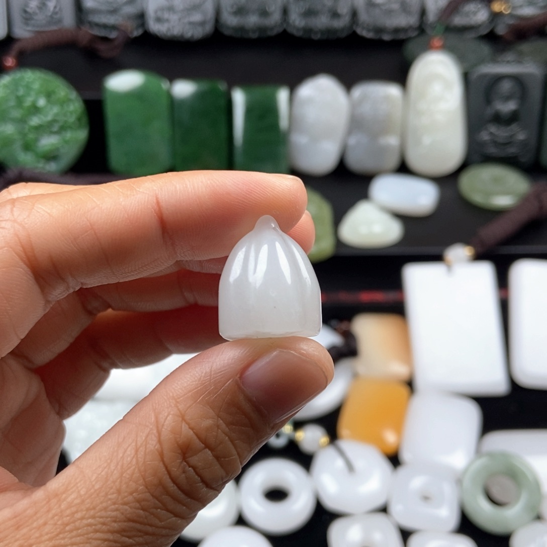 石英质玉未镶嵌颈饰