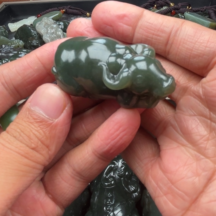 和田玉吊坠未镶嵌