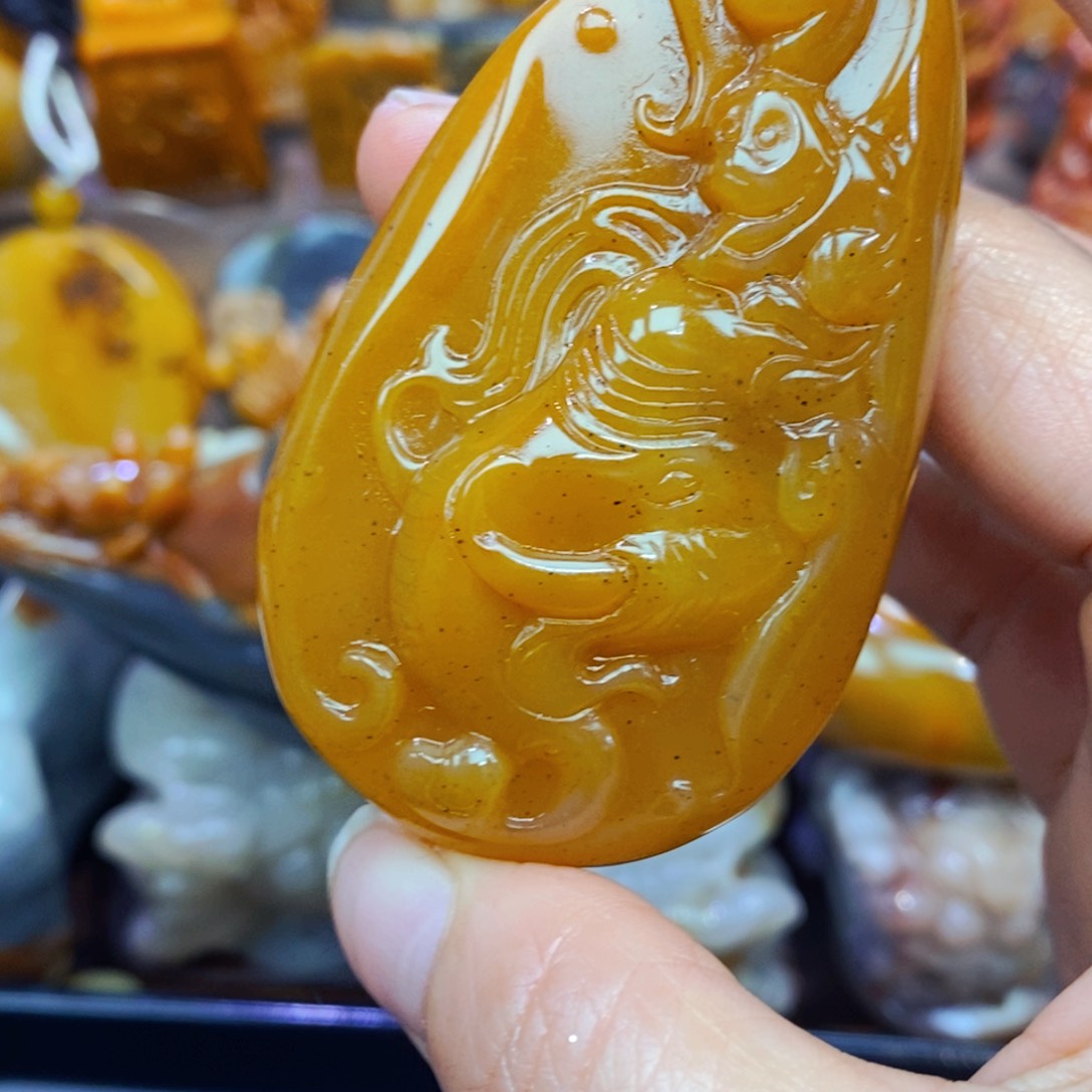 未镶嵌石英质玉（黄龙玉）项链