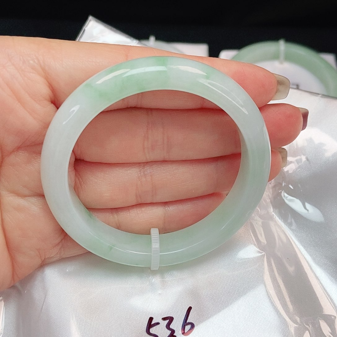 翡翠手镯未镶嵌正