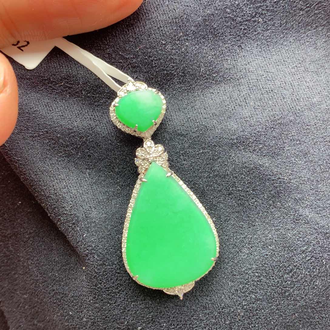 翡翠18K金镶嵌颈饰上新