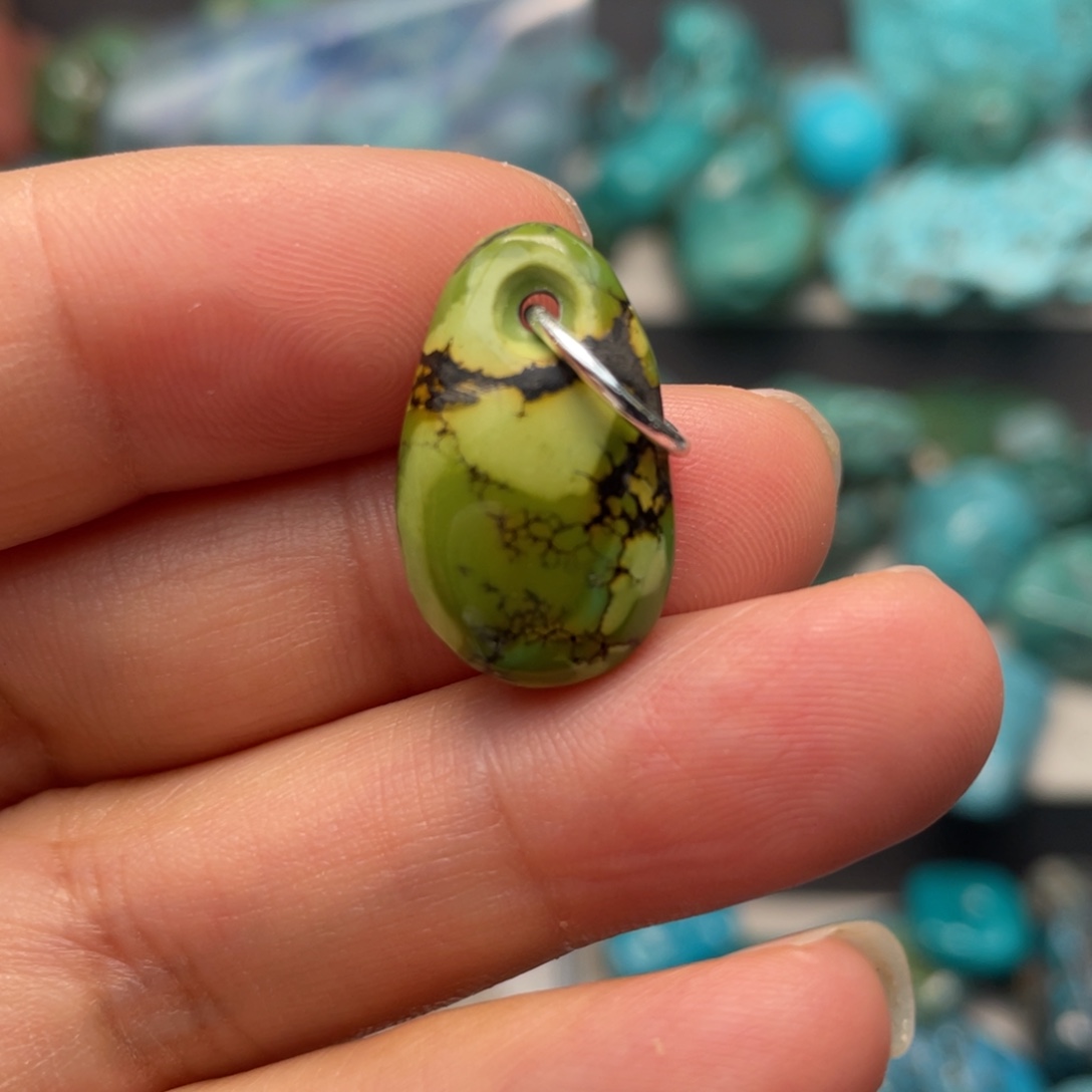 绿松石未镶嵌颈饰