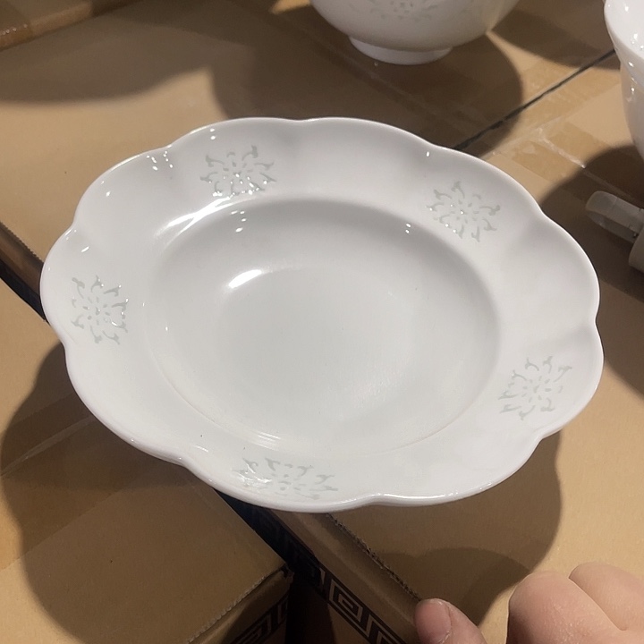 瓷片玉泥玲珑八英寸花边草帽汤盘两个，包邮