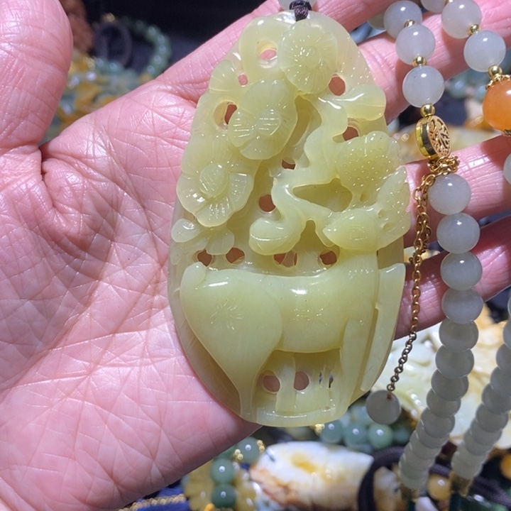 蛇纹石玉岫玉吊坠未镶嵌