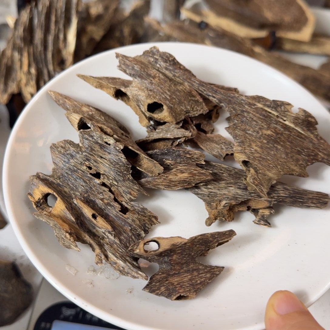 虎***活沉香沉香碎屑海南虫漏33克