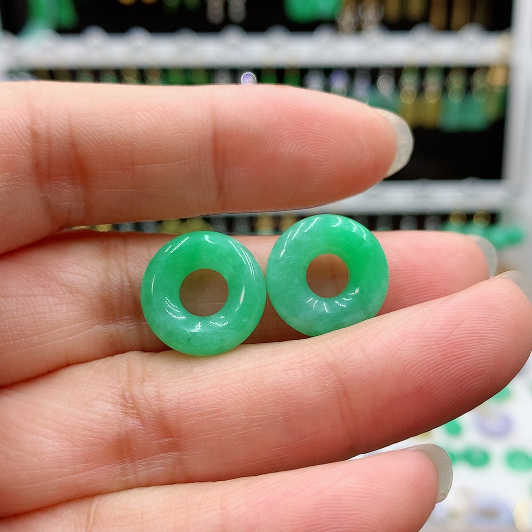 翡翠耳饰未镶嵌蹿***手