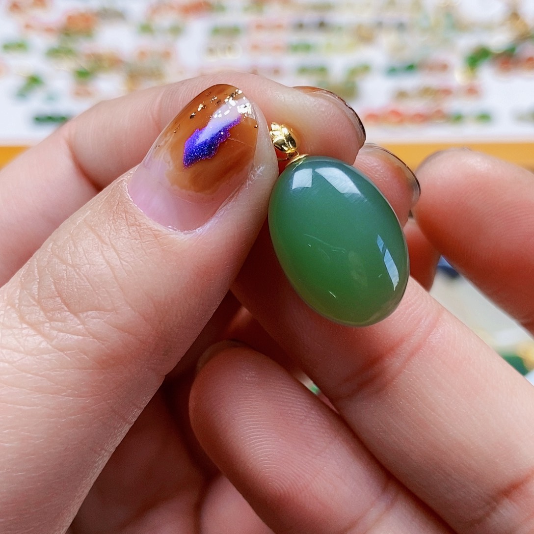 和田玉吊坠18K金镶嵌