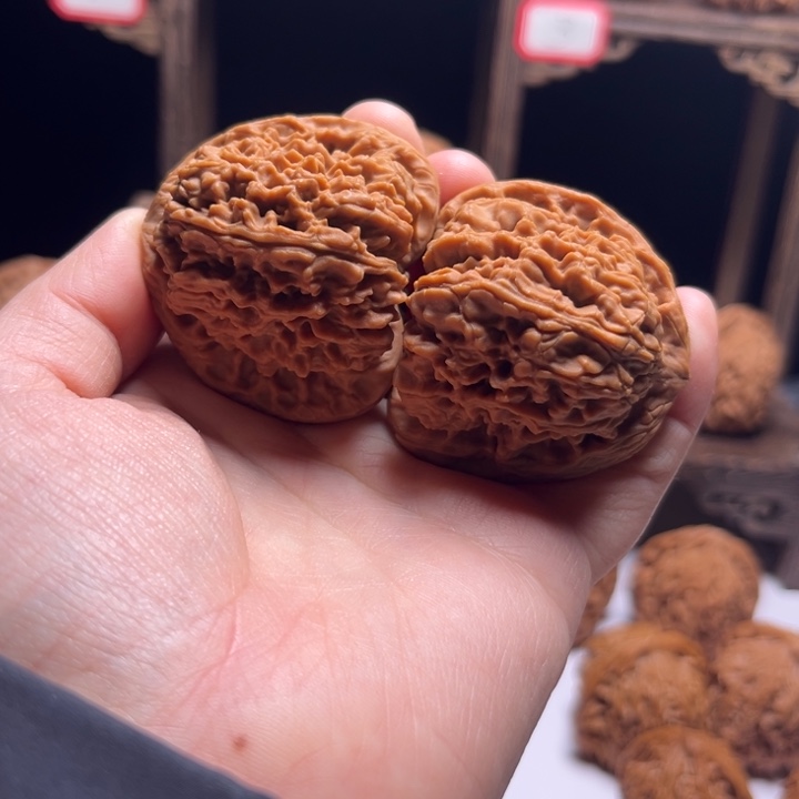 文玩核桃把件l**d45南疆石狮子头