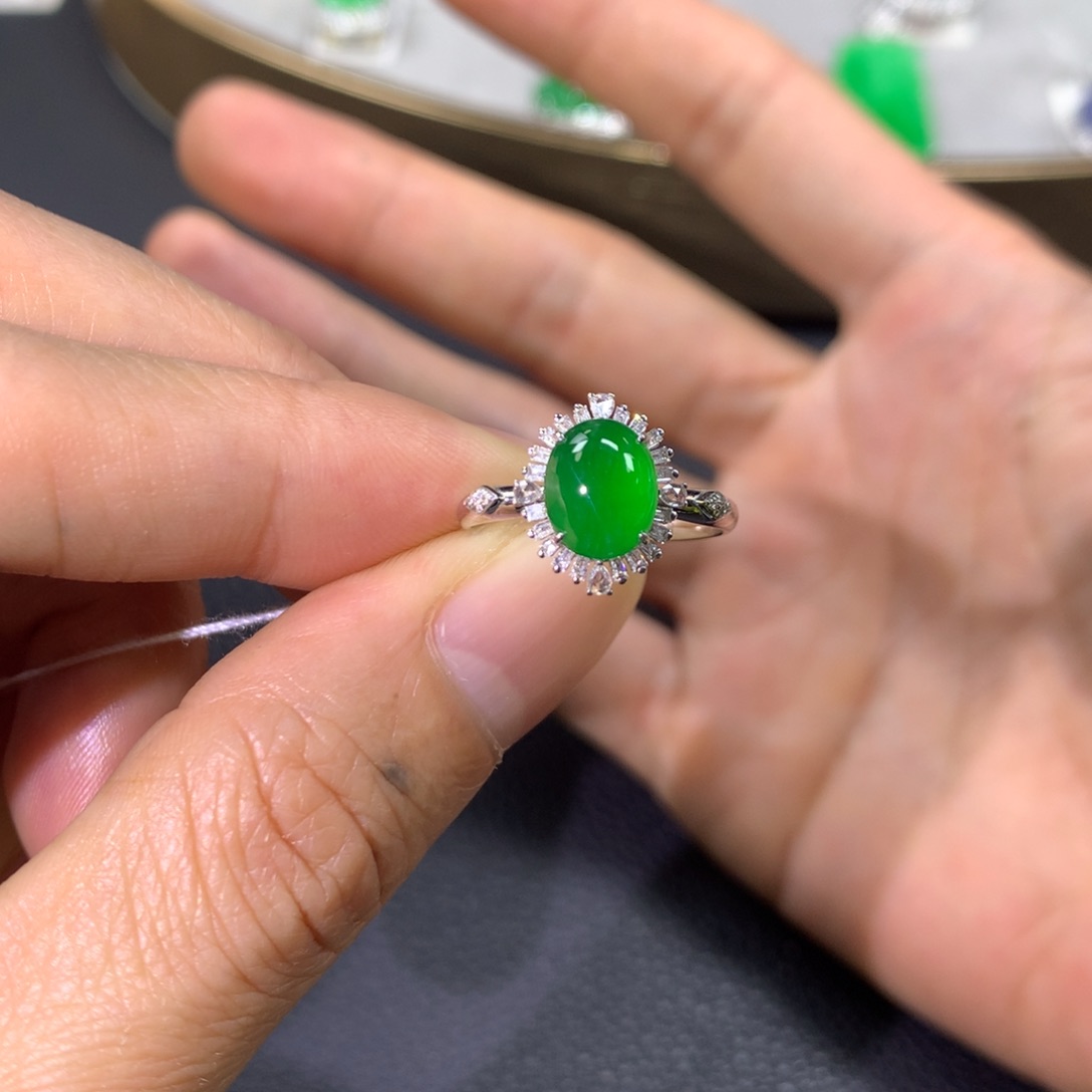 翡翠戒指18K金镶嵌翡翠