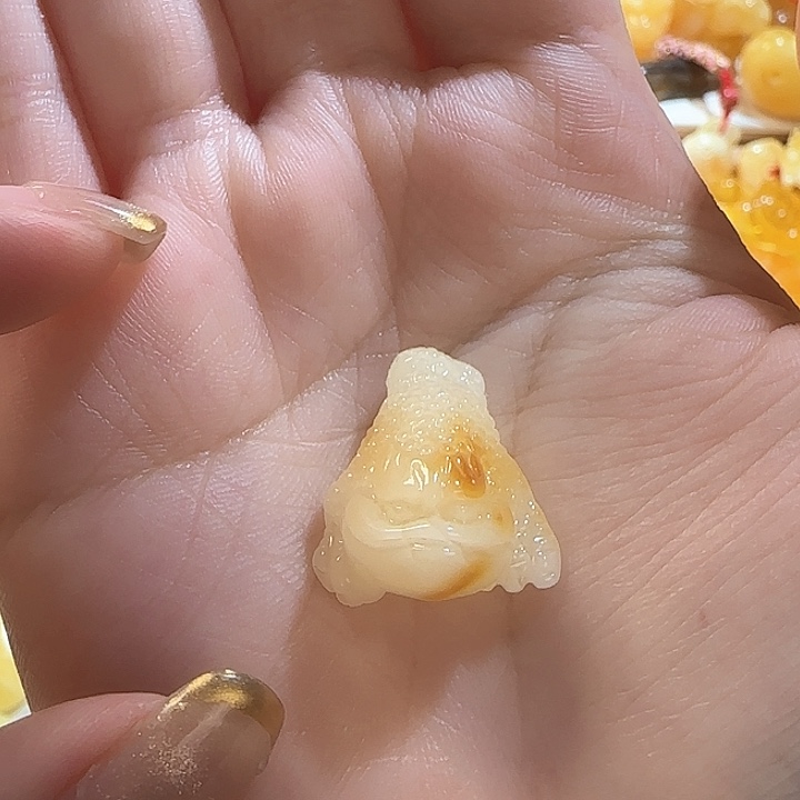 琥珀裸石未镶嵌小金蟾