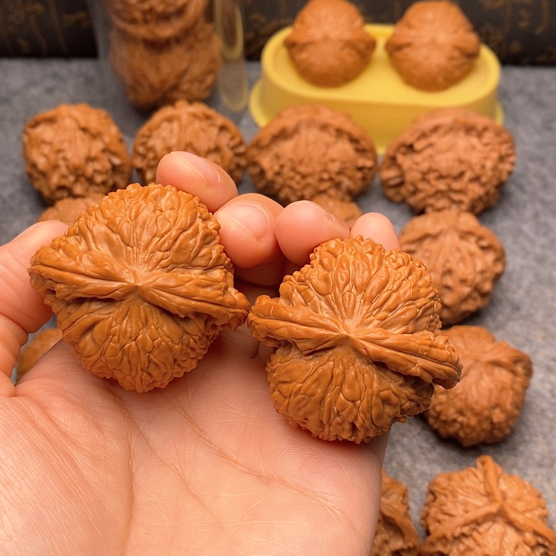 文玩核桃把件老树白狮子44加全品