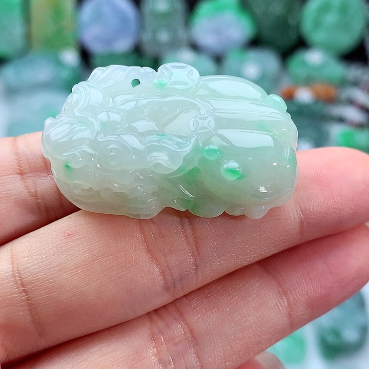 翡翠颈饰未镶嵌翡翠