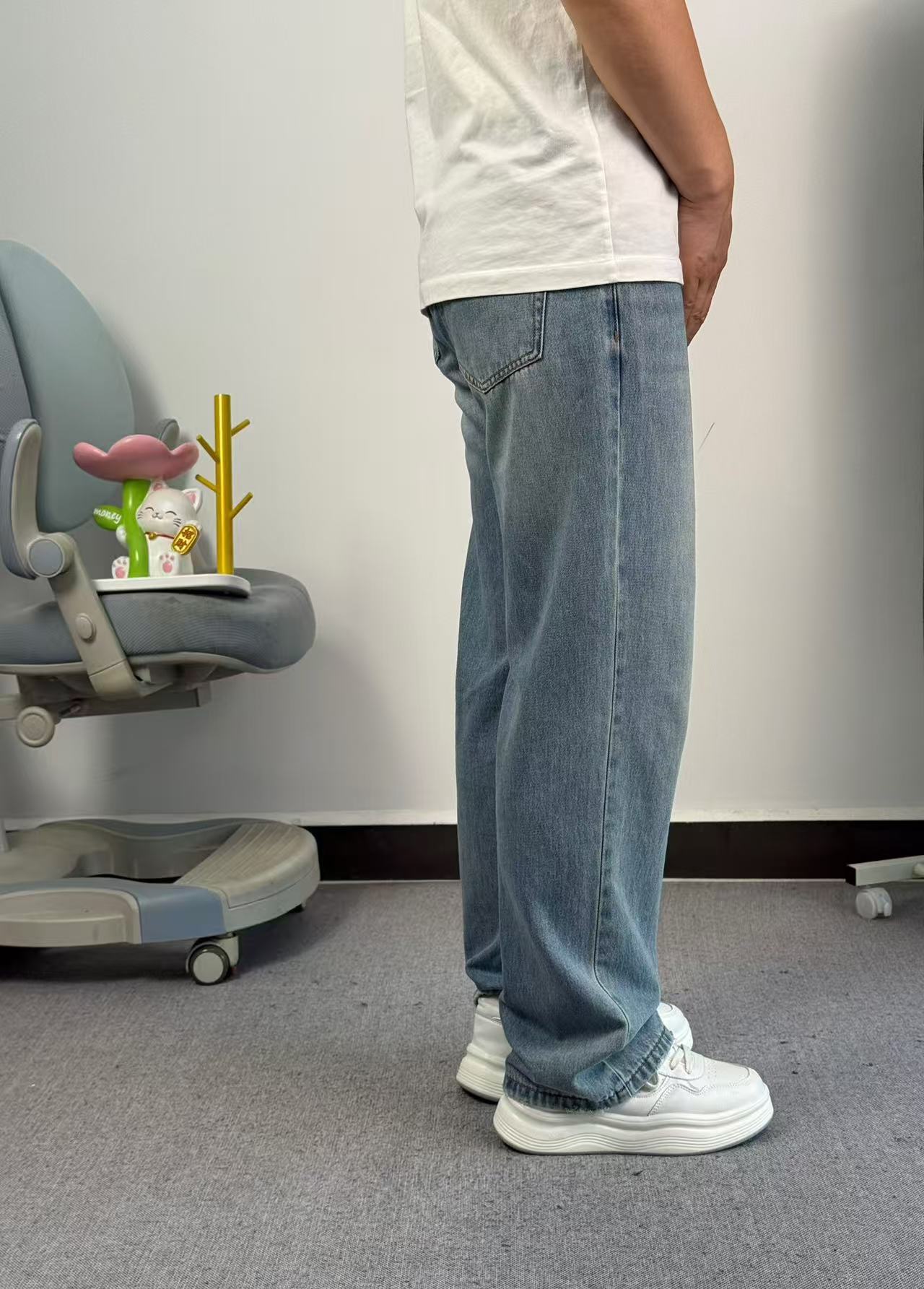 2025浅蓝色雾感效果新款宽松直筒版型美式风格春夏莱赛尔牛仔长裤