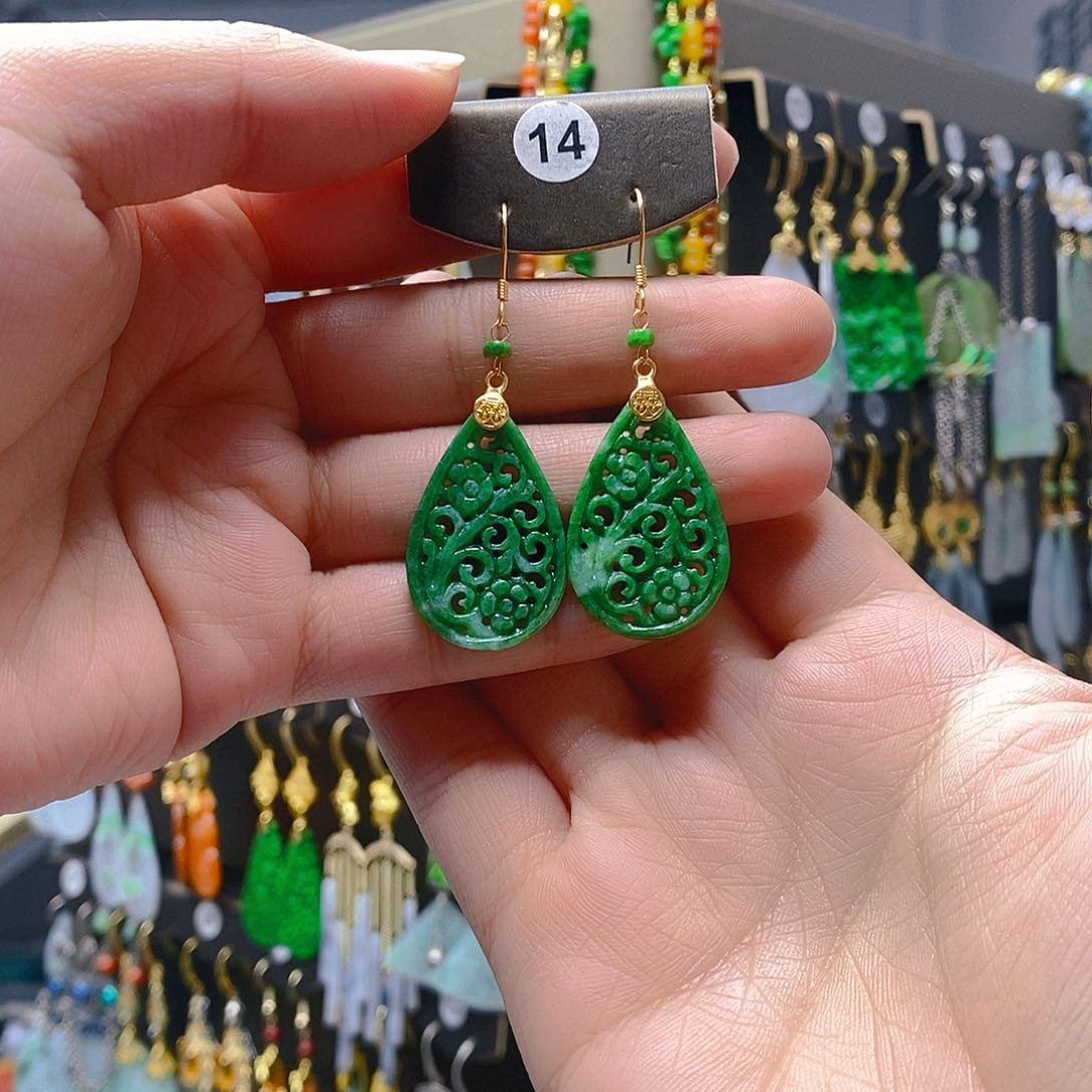 未镶嵌翡翠耳饰艺*翡翠