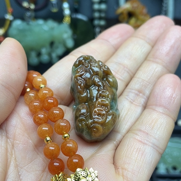 未镶嵌蛇纹石玉颈饰