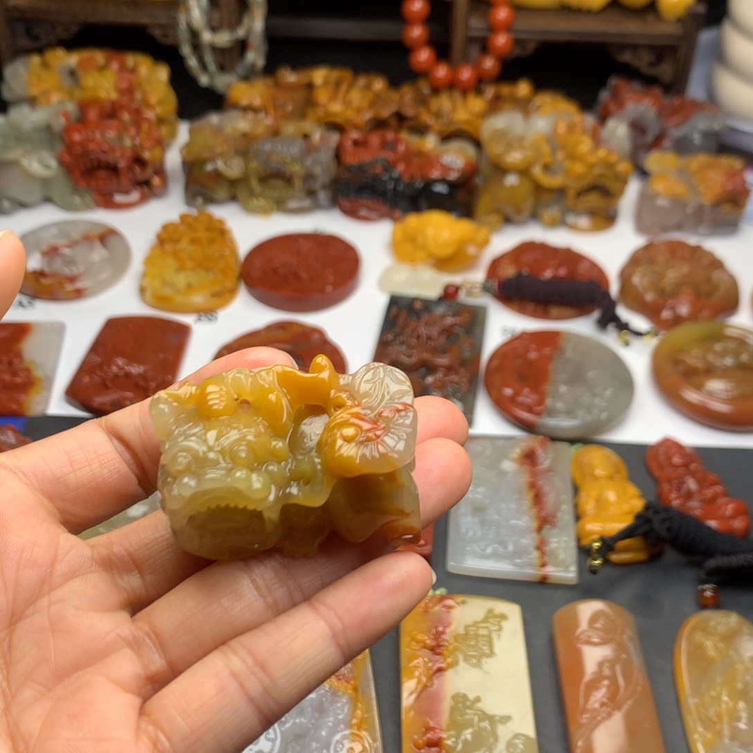 石英质玉（黄龙玉）挂件未镶嵌