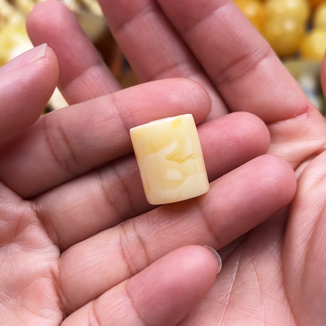 琥珀裸石未镶嵌桶珠