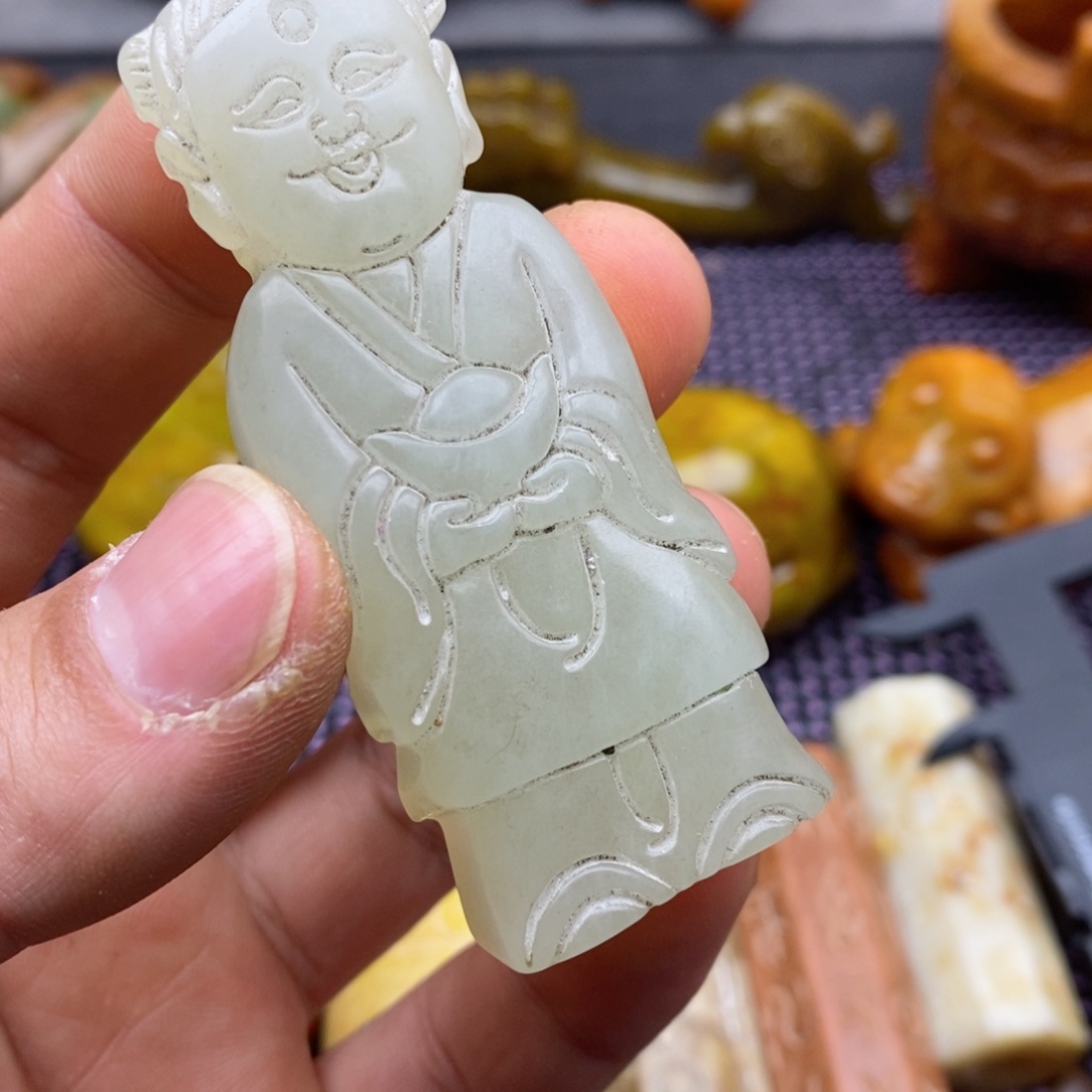 蛇纹石玉颈饰未镶嵌