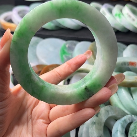 定制翡翠未镶嵌翡翠手镯