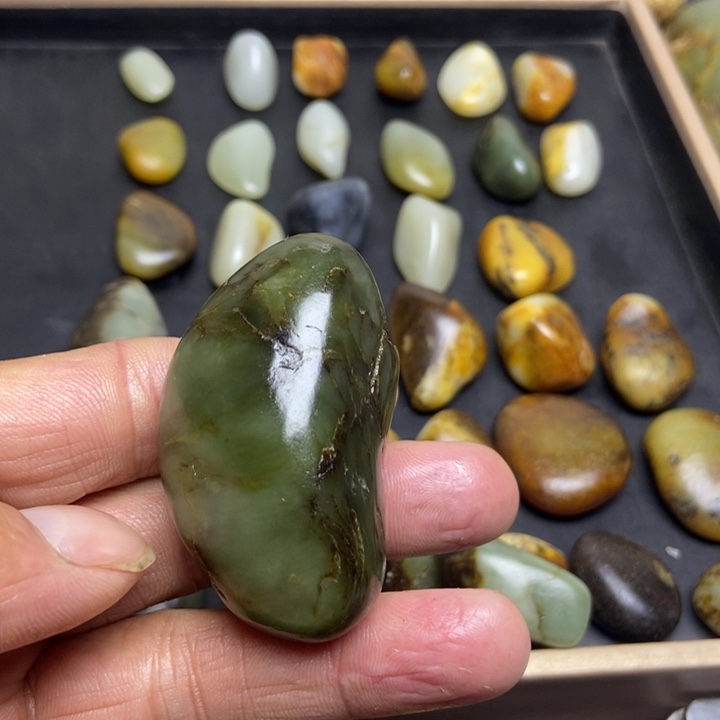 魅***陈和田玉（糖玉）未镶嵌珠宝奇石