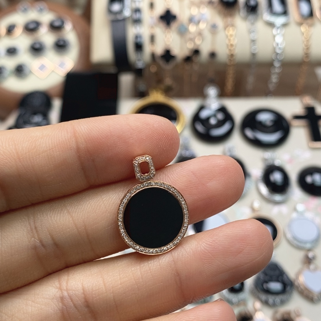 颈饰18K金镶嵌翡翠