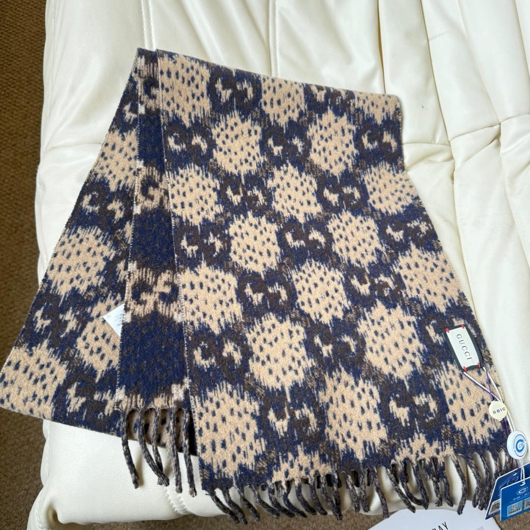 95新 GUCCI/古驰 Gucci 蓝白 针织老花围巾/609095547