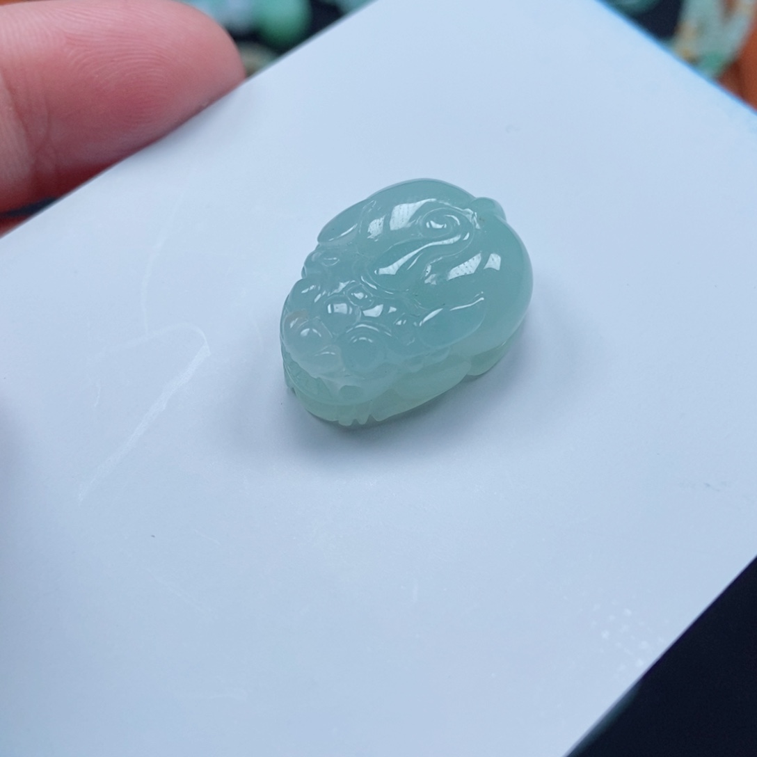 翡翠未镶嵌颈饰貔貅