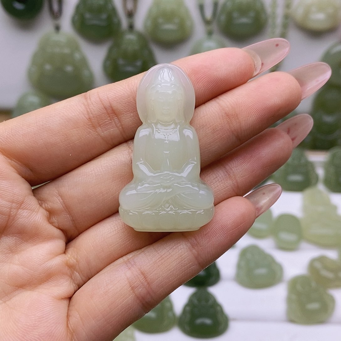 和田玉颈饰未镶嵌慧****?