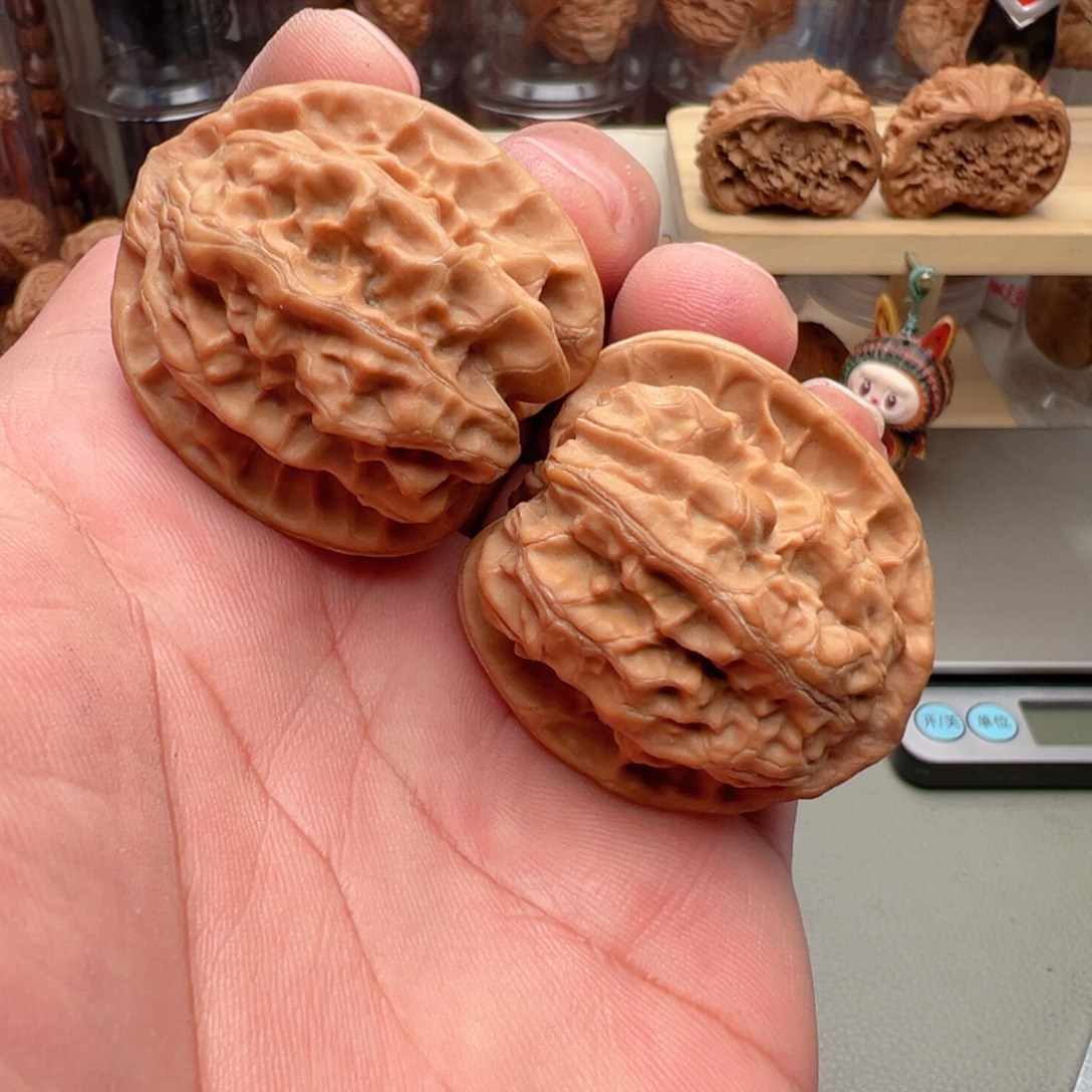 文玩核桃把件38尺磐石