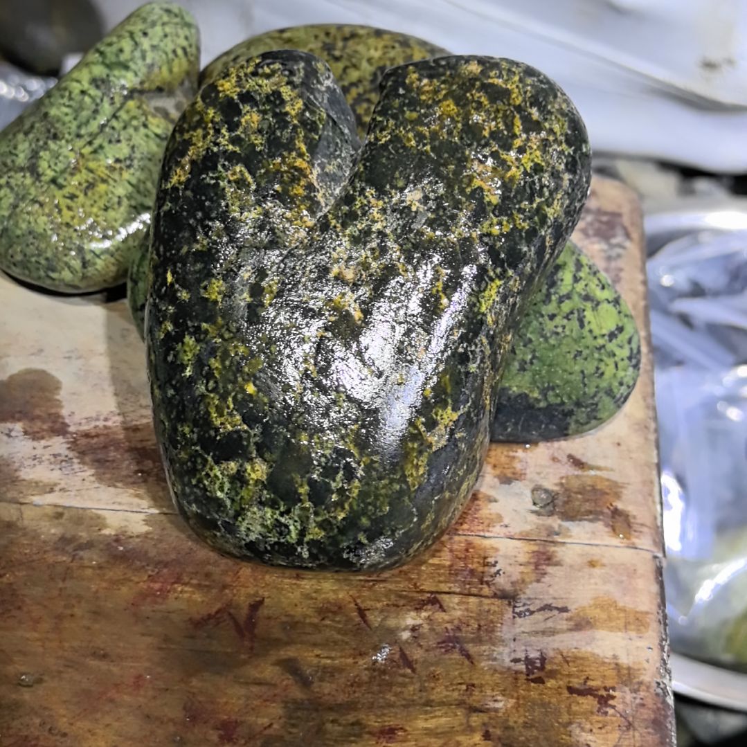 拉***么藏玉药王石原石一个