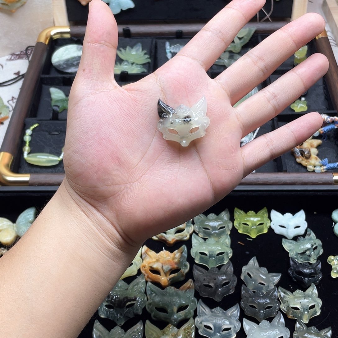 未镶嵌蛇纹石玉颈饰