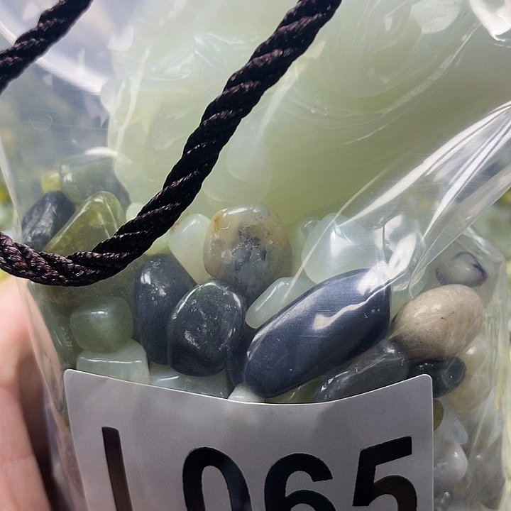 岫玉鱼缸石未镶嵌