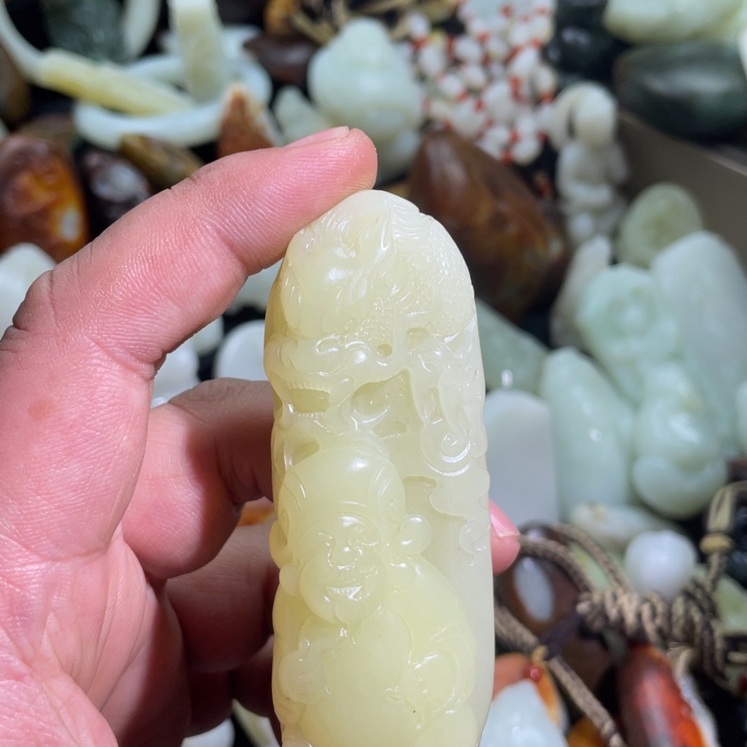 和田玉颈饰未镶嵌H**o