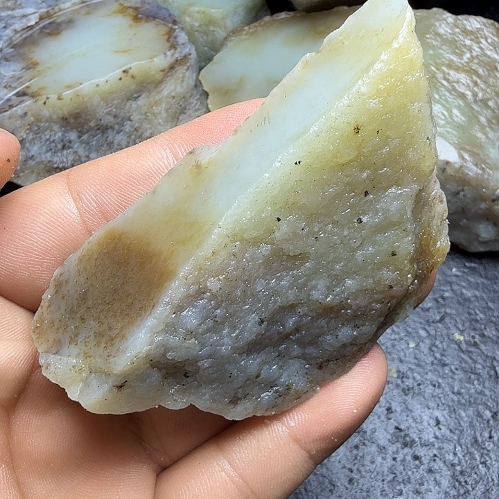 和田玉（糖玉）未镶嵌珠宝奇石