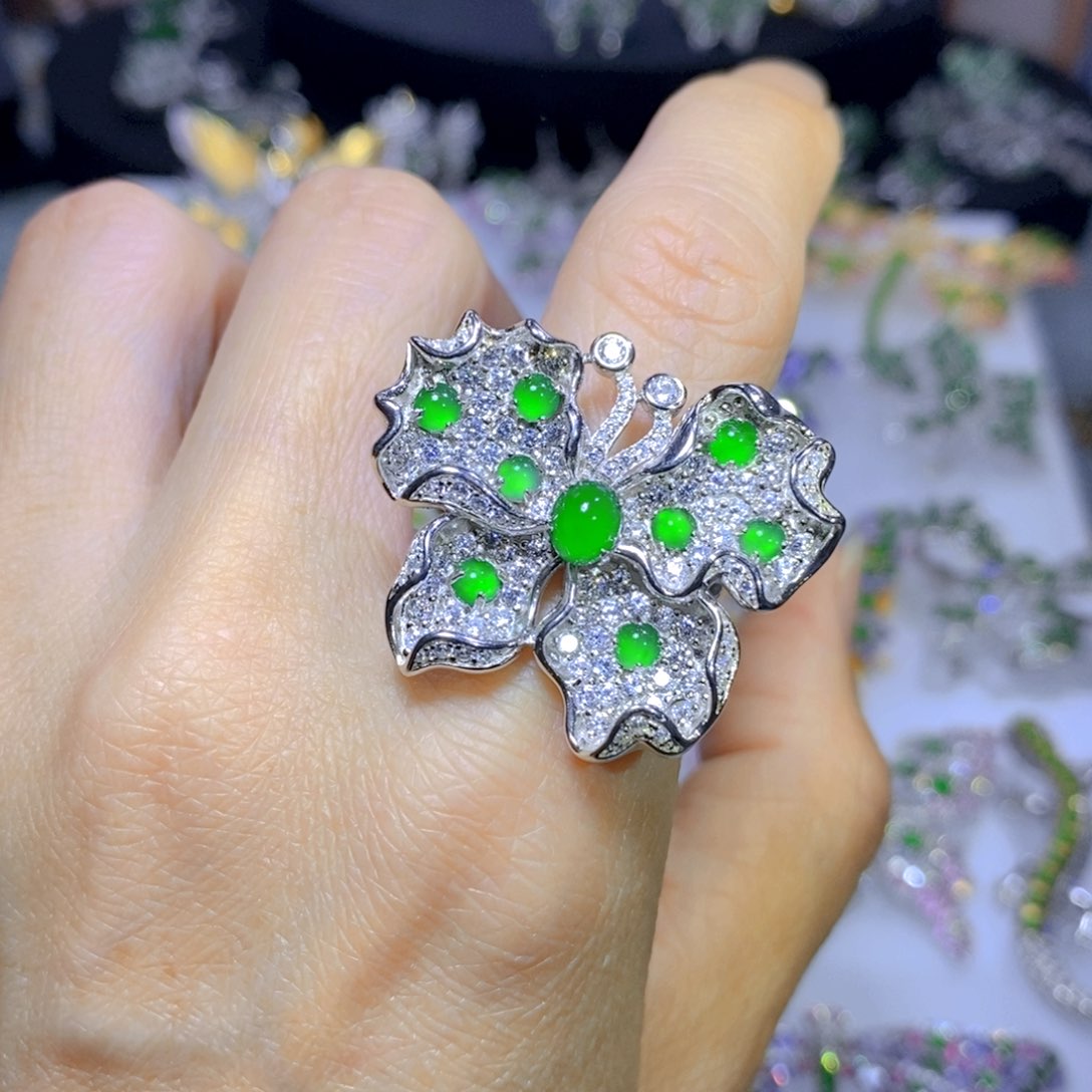 翡翠颈饰银S925镶嵌天然翡翠