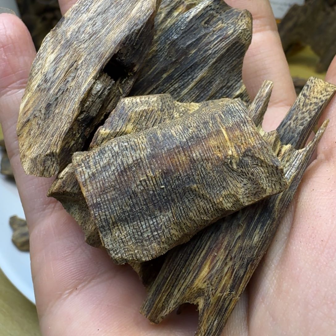 沉香沉香碎屑蓝宝石高油块料50g
