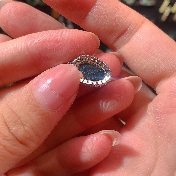 琦****翡翠银S925镶嵌耳饰叶子