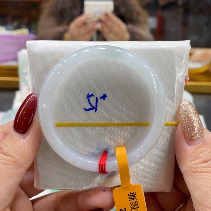 翡翠手镯未镶嵌翡翠