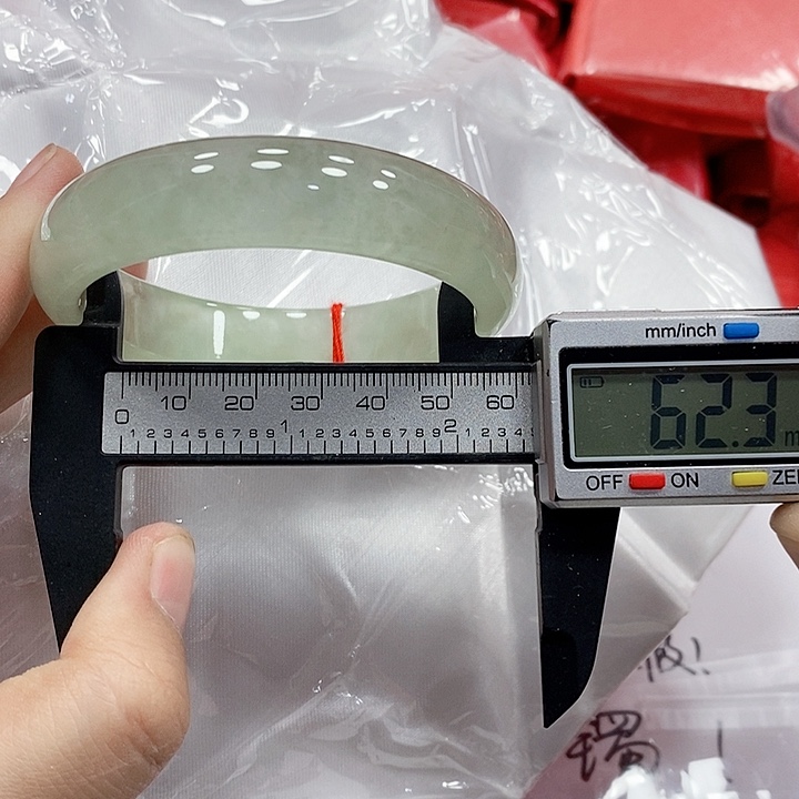 果***忆翡翠手镯未镶嵌262 号库存×2=128元