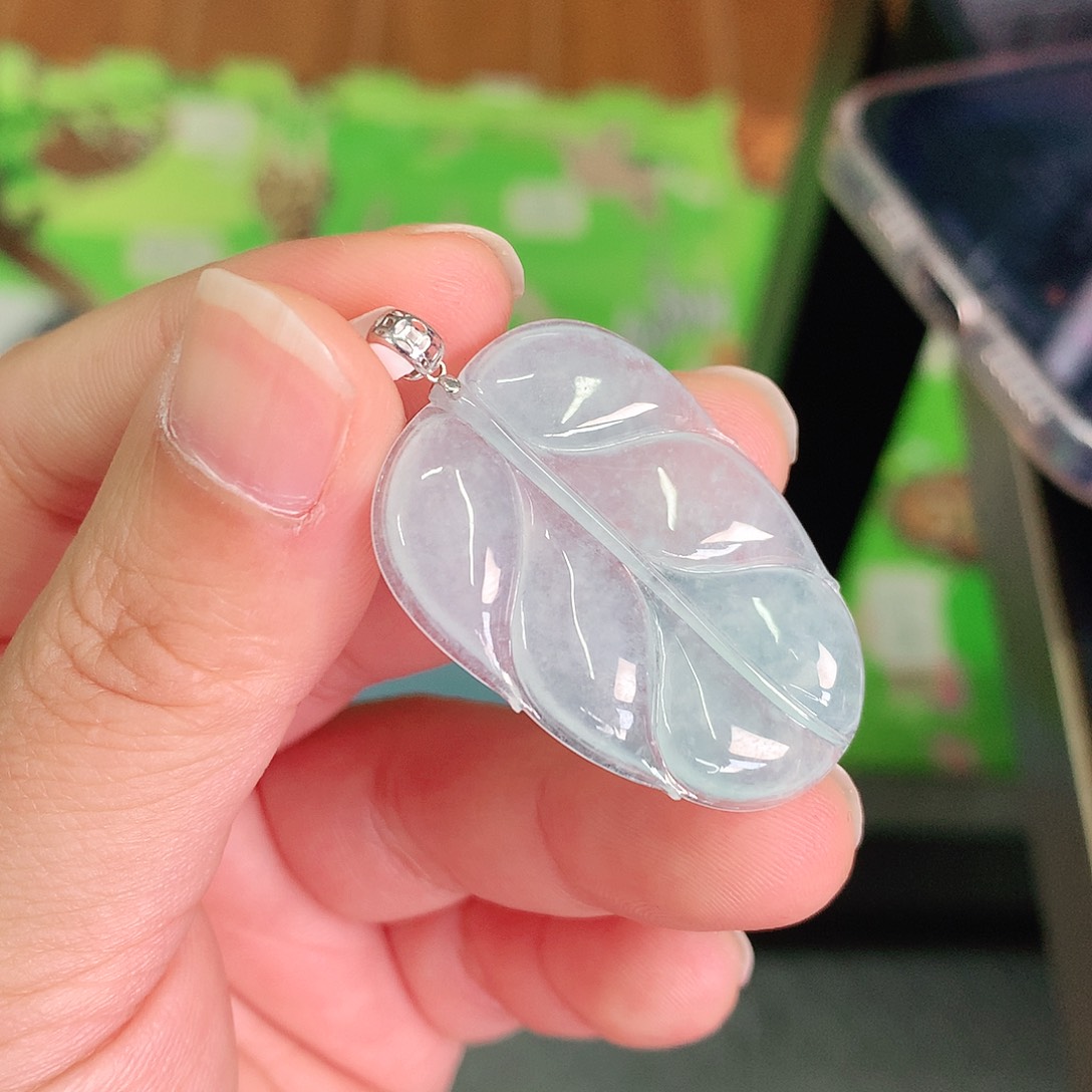 翡翠颈饰18K金镶嵌冰胶蓝水叶子