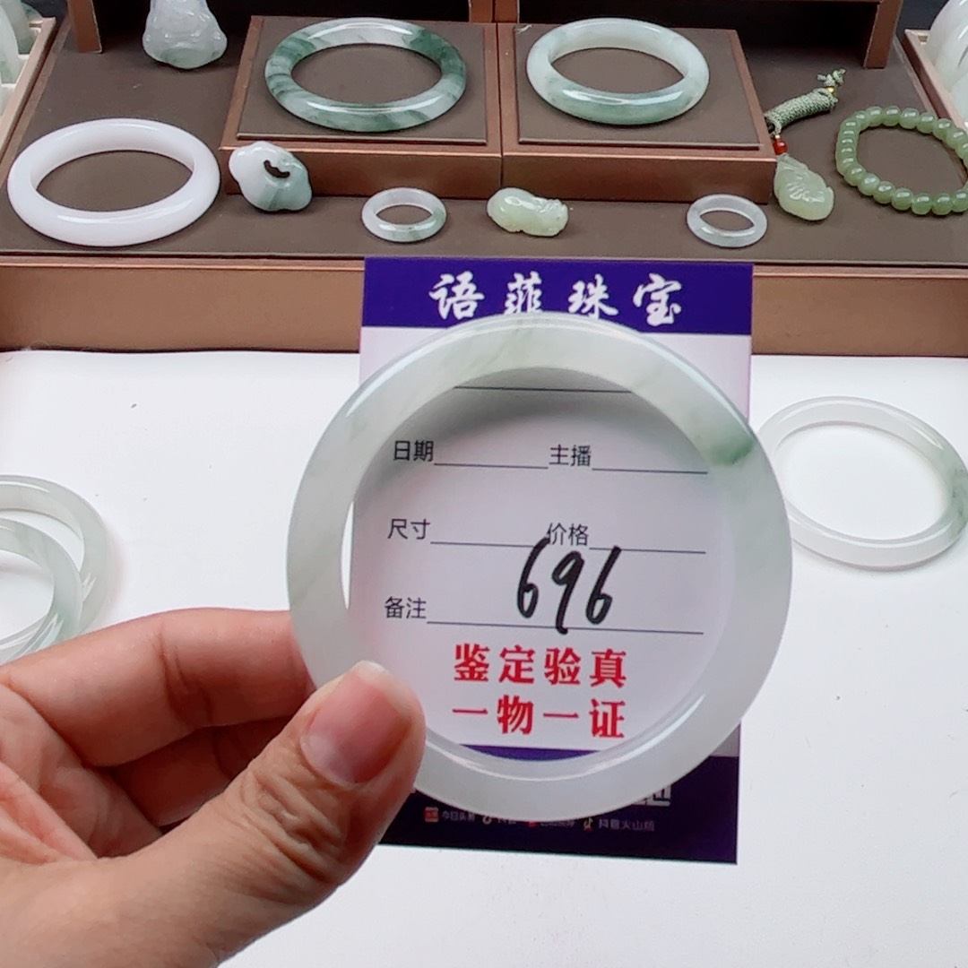 石英质玉手镯未镶嵌绿*