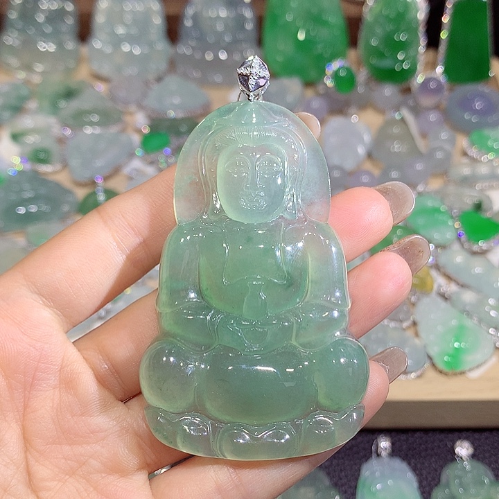 翡翠18K金镶嵌颈饰观音