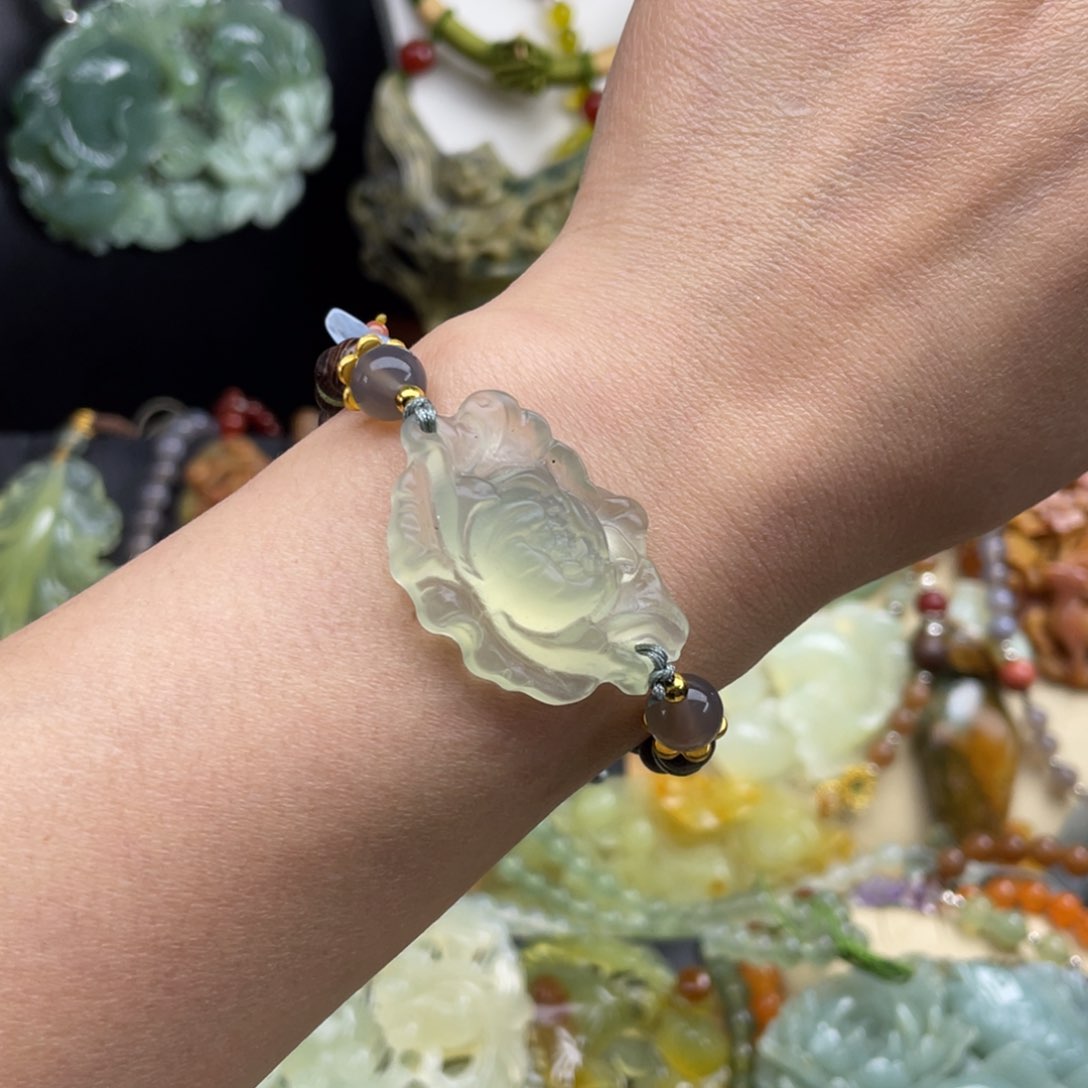 未镶嵌蛇纹石玉颈饰