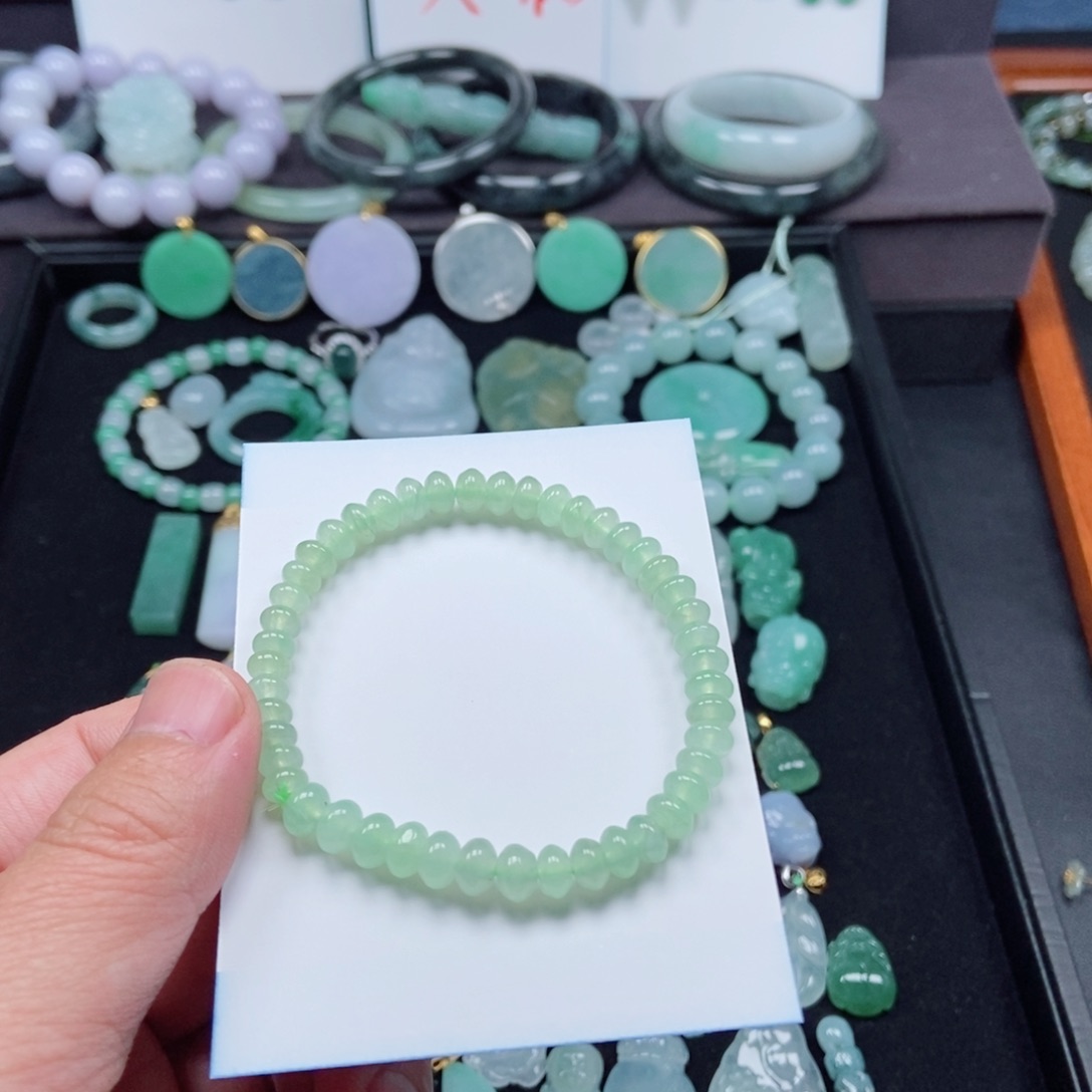 翡翠颈饰未镶嵌珠串