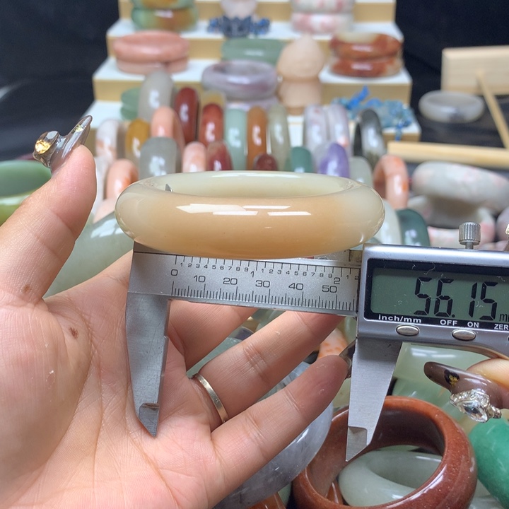 未镶嵌手镯石英质玉