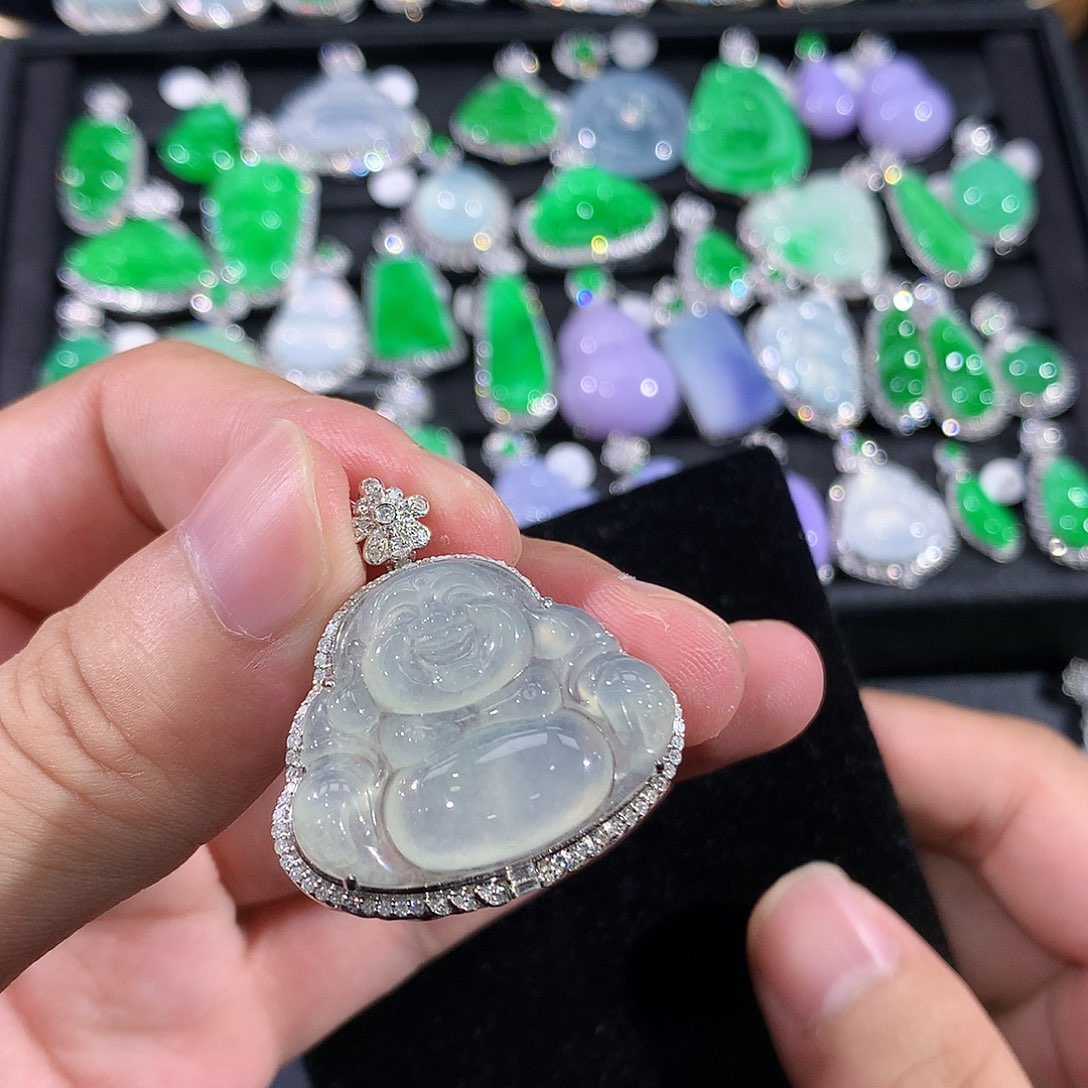 翡翠18K金镶嵌颈饰